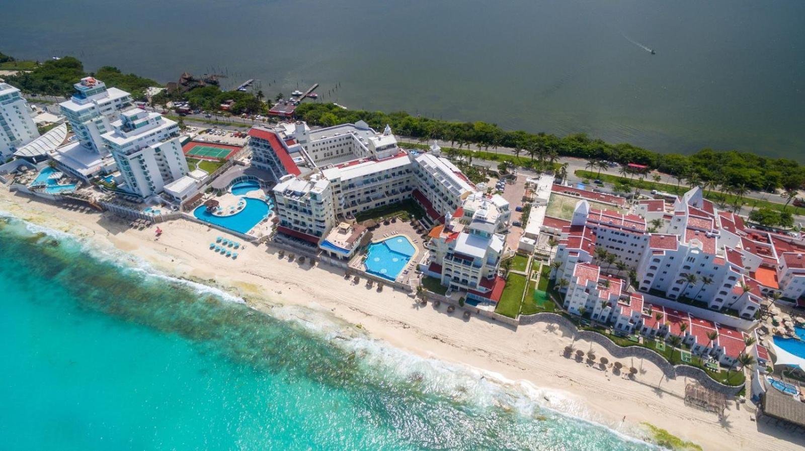 “Magic Sunrise At Cancun” Extérieur photo